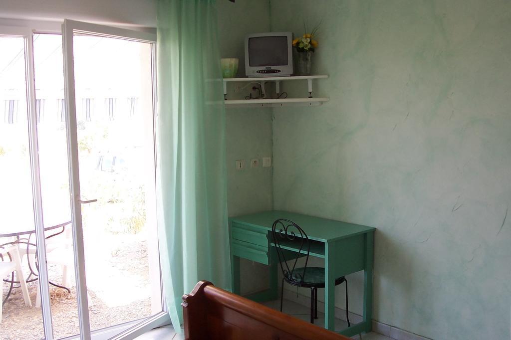 Le Fenouillet Chambres D'Hotes Proche Des Grands Buffets Narbonne Room photo